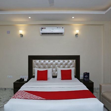 Oyo 14482 Live Inn Gurgaon Exterior photo