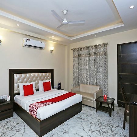 Oyo 14482 Live Inn Gurgaon Exterior photo