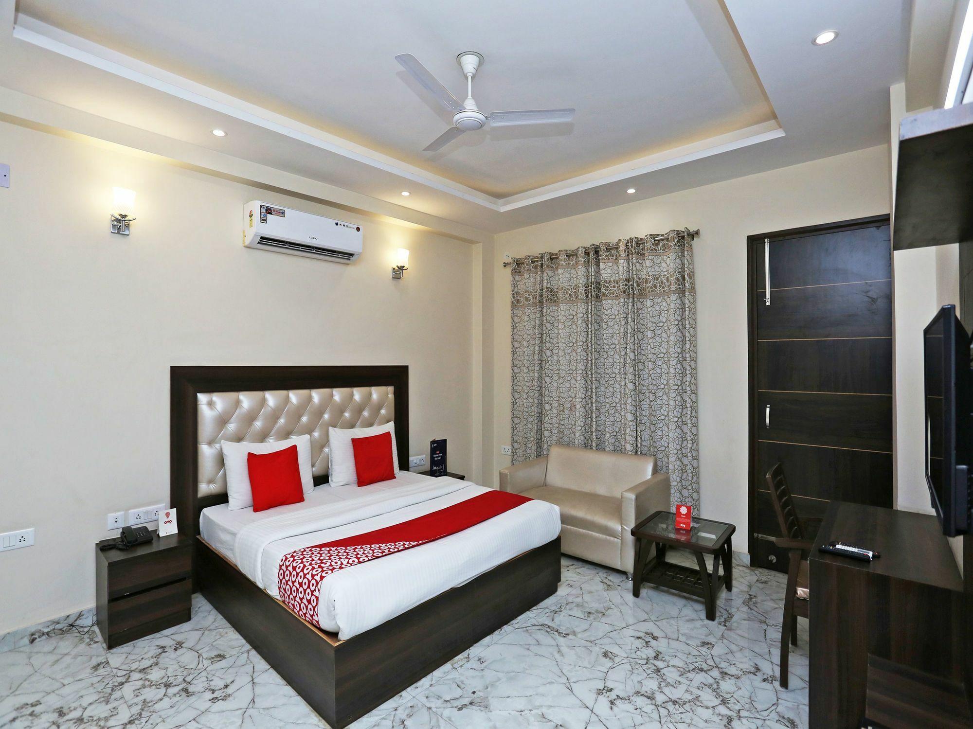 Oyo 14482 Live Inn Gurgaon Exterior photo