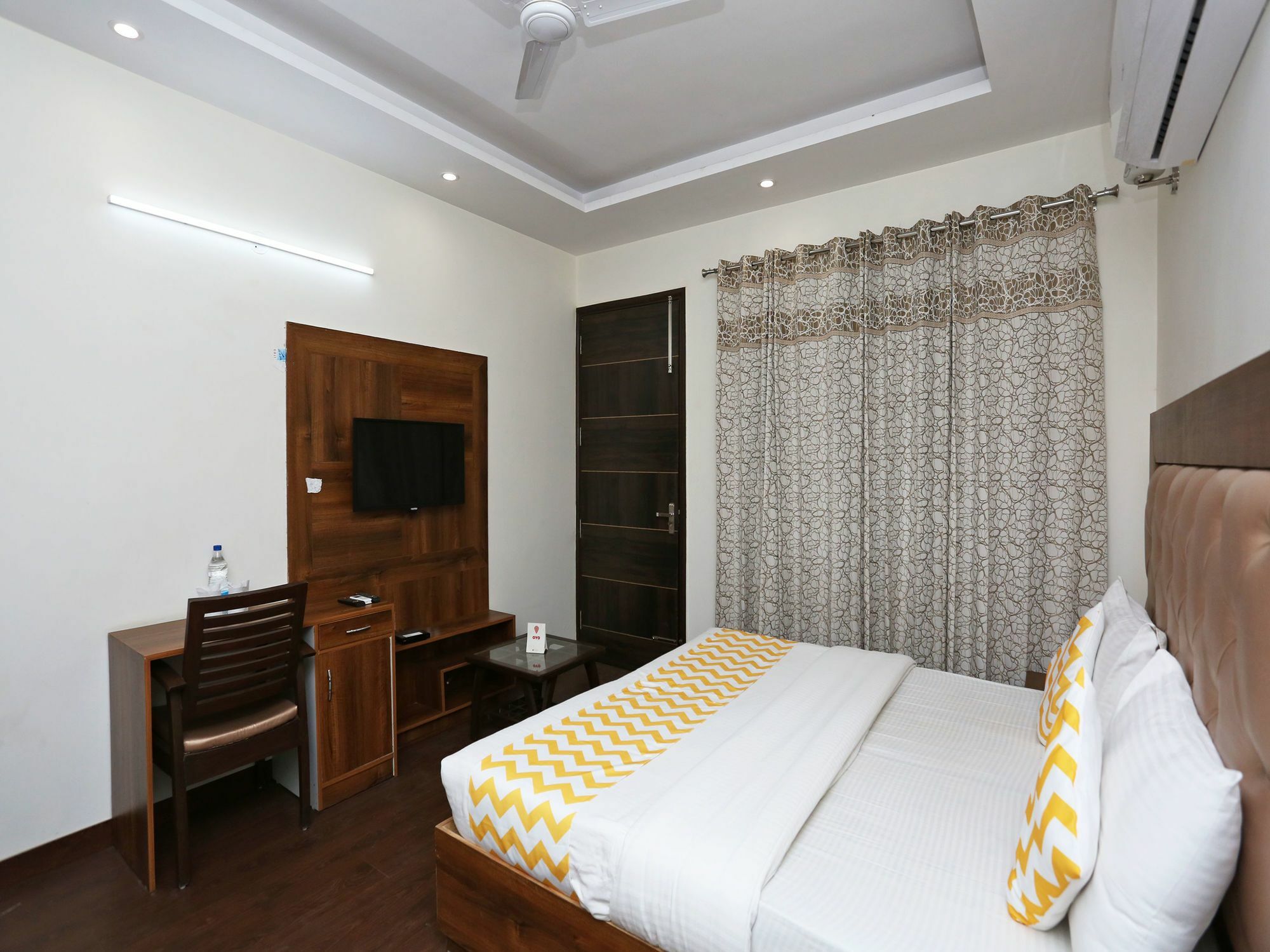 Oyo 14482 Live Inn Gurgaon Exterior photo