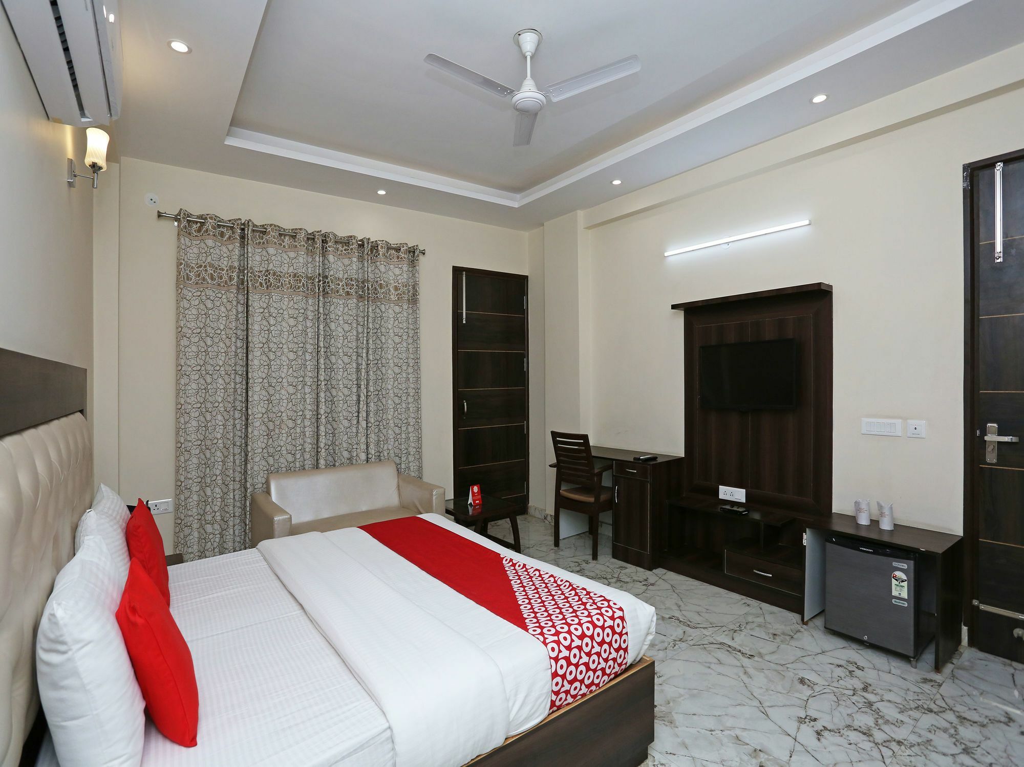 Oyo 14482 Live Inn Gurgaon Exterior photo