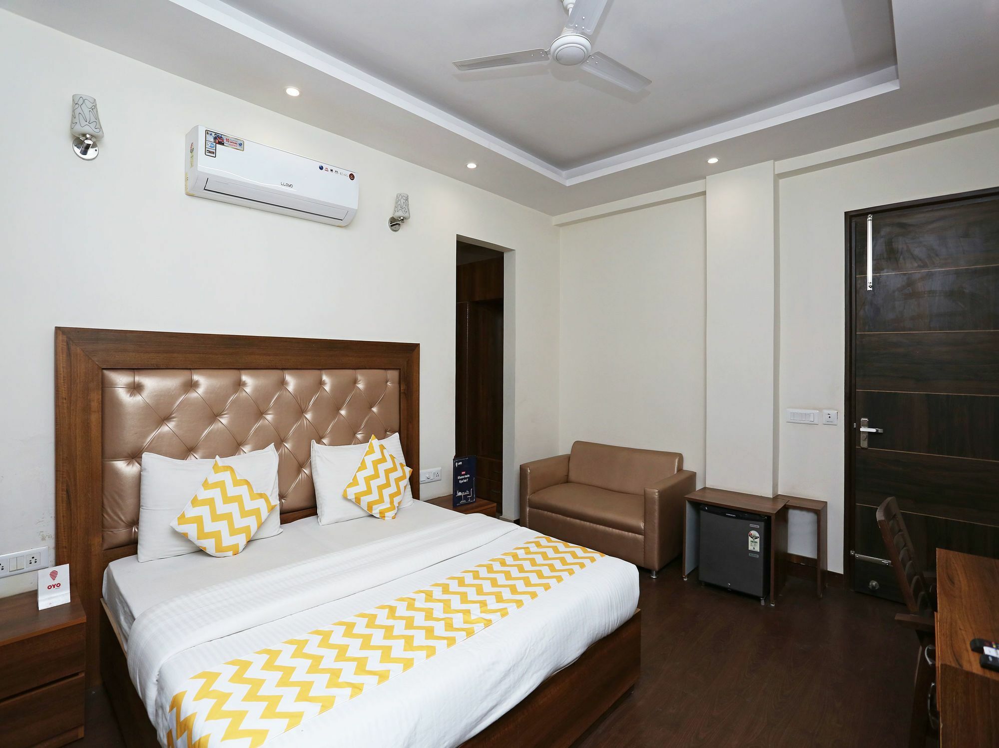 Oyo 14482 Live Inn Gurgaon Exterior photo